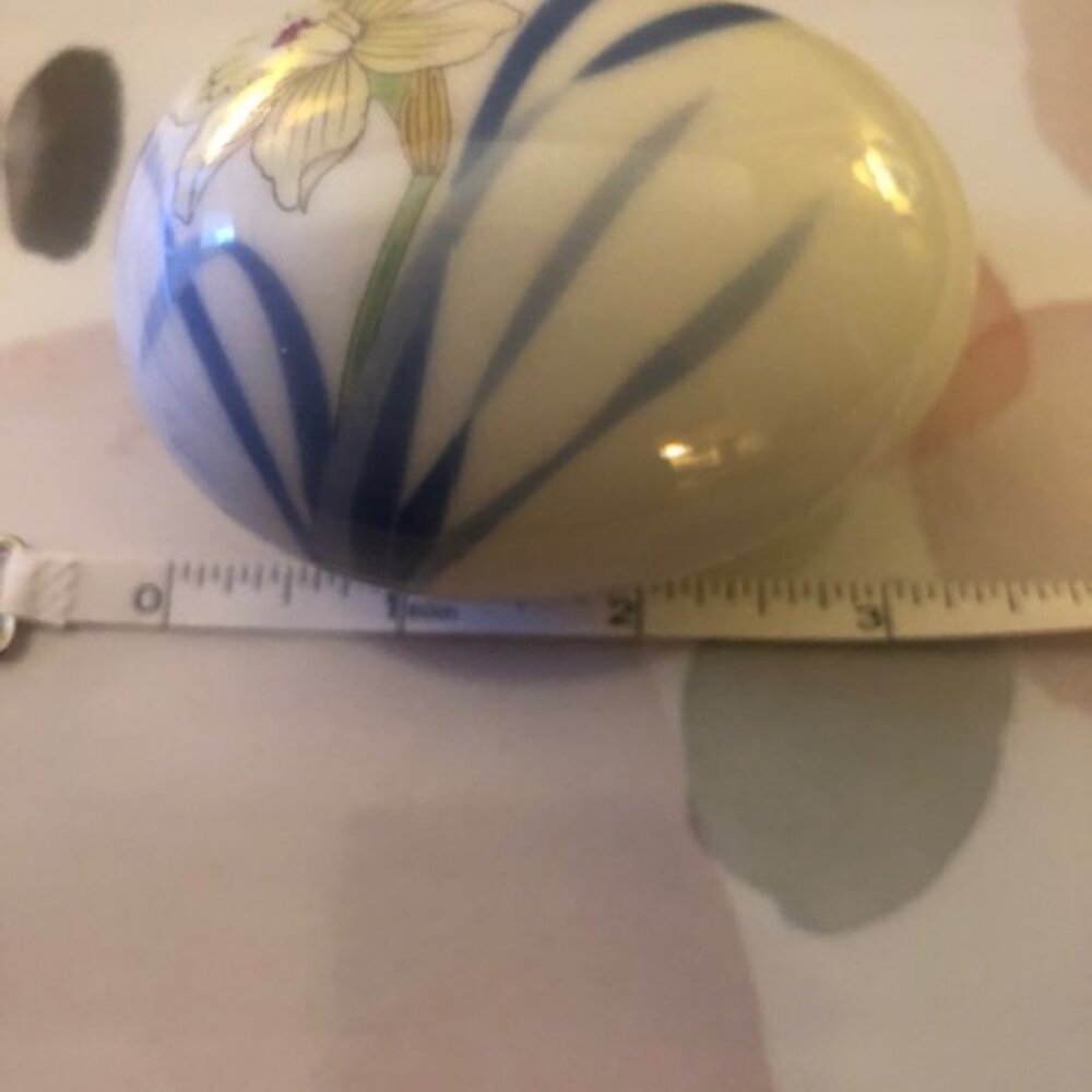 Danbury Mint Porcelain Easter Egg Trinket Box - Picture 8 of 9